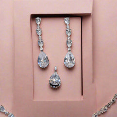 طقم مجوهرات زفاف فاخر بتصميم دمعة من ASNORA