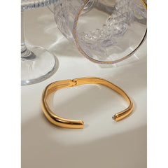 سوار كف عريض من الفولاذ المقاوم للماء ومطلي بذهب 18